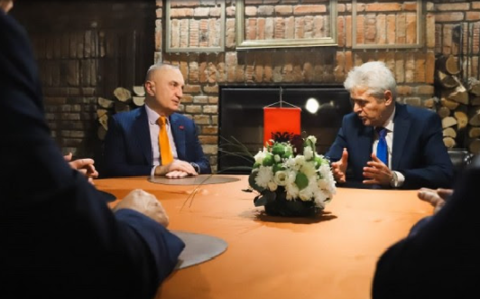 Ali Ahmeti takon presidentin Meta: Korridori 8 është projekt madhor