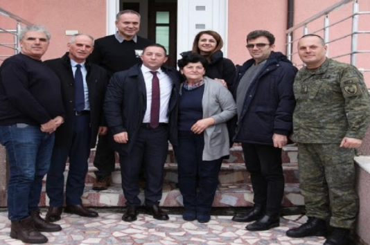 Ministri Mehaj viziton familjen e Rexhep Malës