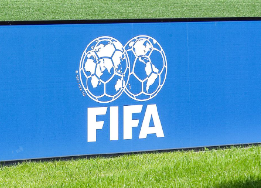 FIFA ndryshon rregullat e huazimit në futboll!