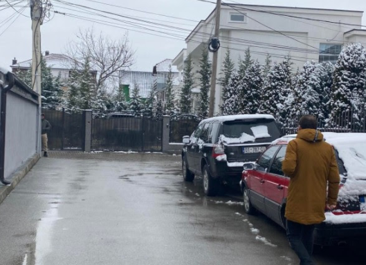 Veseli përfundon vizitën në shtëpinë e prindërve të tij