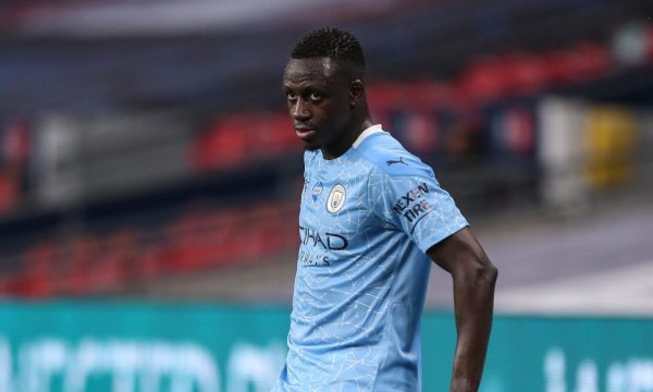Ylli i Manchester Cityt lirohet nga burgu