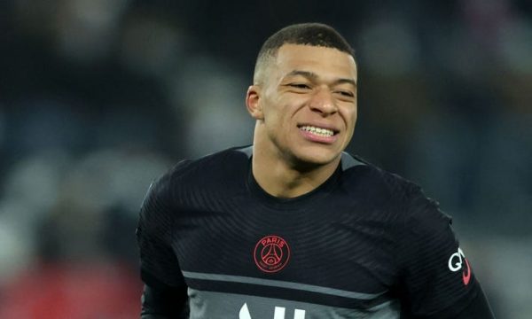 Ibrahimovic e këshillon Mbappen që të largohet nga PSG
