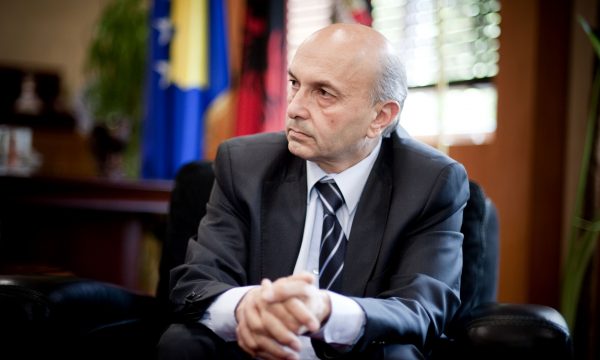 Mustafa për VV-në: U “martua” me PDK-në për të mbetur në pushtet, jo veç për letra