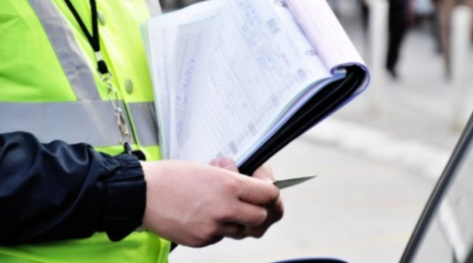Policia s’e ndalë dorën me tiketa trafiku, shqipton mbi 1200 sosh në 24 orë