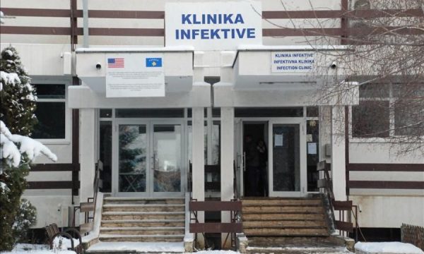 Çfarë simptomash ka dhe si e përballojnë pacientët Omicronin, flasin infektologët