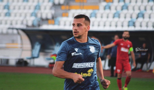 E papritur, Drita ndahet me yllin e skuadrës