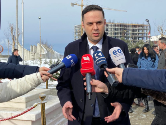LDK bënë homazhe te varri i ish-presidentit Rugova – Abdixhiku kërkon të ruhet partneriteti me ShBA-në