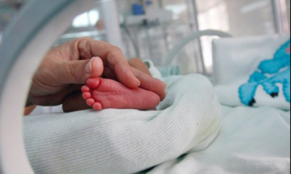Një vajzë nën moshën 16-vjeçare dërgohet për të lindur në Spitalin e Prizrenit