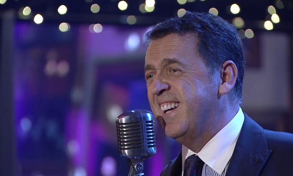 Xeni del me një njoftim, do të largohet nga muzika