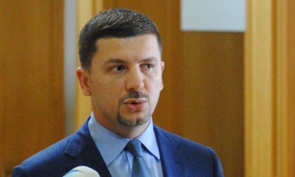 Krasniqi pas zgjedhjes së Rashiq: Shpresojmë të mos ketë lëndë të re në Kushtetuese, të ecim drejt zgjedhjeve të reja