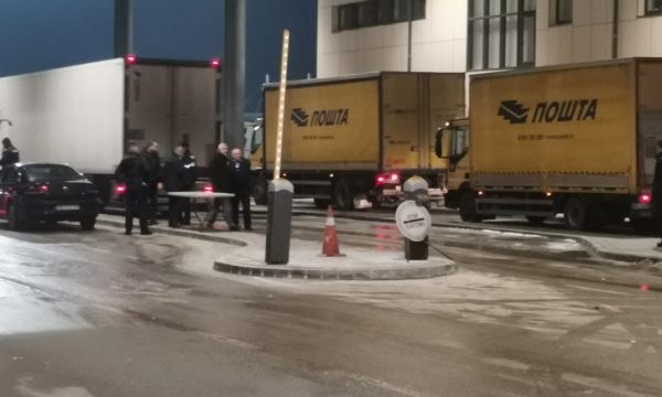Lirohet koordinatori nga Serbia që sillte materialin e referendumit