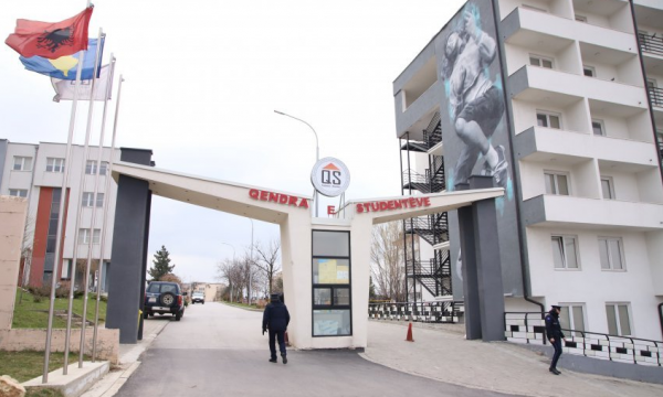 Katër mijë studentë që banojnë në konvikte janë vaksinuar kundër COVID-19