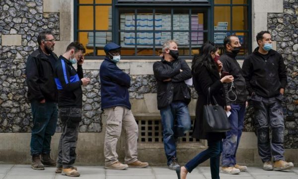 Cilat janë arsyet për rritjen e rasteve me COVID-19 mes të vaksinuarve?
