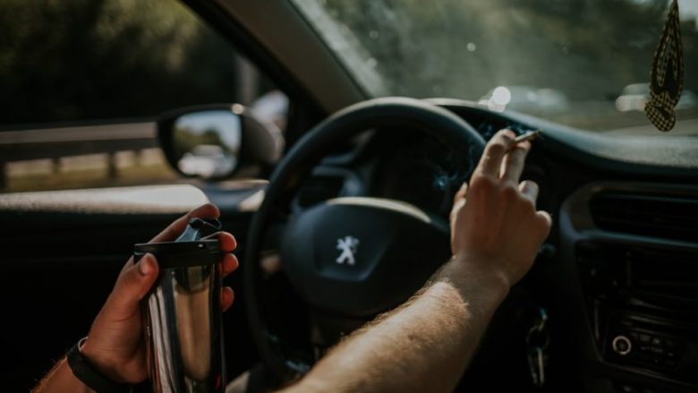 Franca i trajton veturat si duhanin – ecni, përdorni biçikletën ose transportin publik