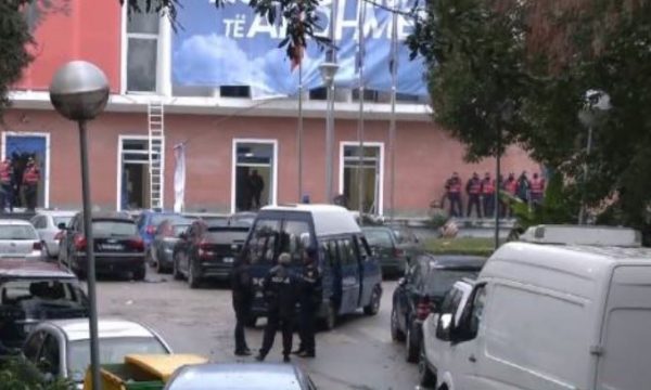 Shkon në 20 numri i protestuesve të shoqëruar