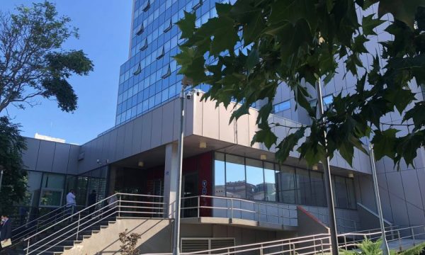 Protesta e PSD-së, Policia vendoset para objektit të Qeverisë