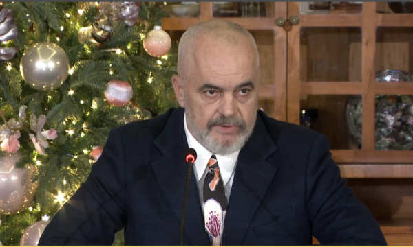 Reagon Rama pas akuzave të Bashës dhe Berishës ndaj njëri- tjetrit si shërbëtorë të tij