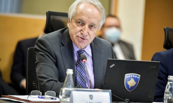 Kthehet ministri i Shëndetësisë, ministria e tij pushon edhe sot