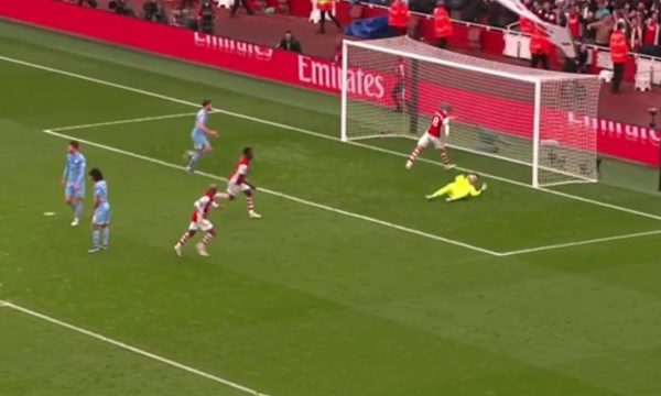 Aksion fantastik nga Arsenali, Saka i shënon Manchester Cityt