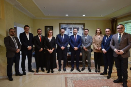 Komisioni për Legjislacion takon ministrin e Drejtësisë së Shqipërisë, diskutohet për vetingun