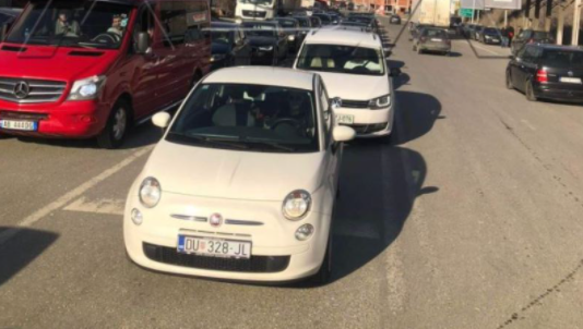‘Bllokohet’ Bllaca nga veturat, pritje të gjata në kufirin Kosovë-Maqedoni e Veriut