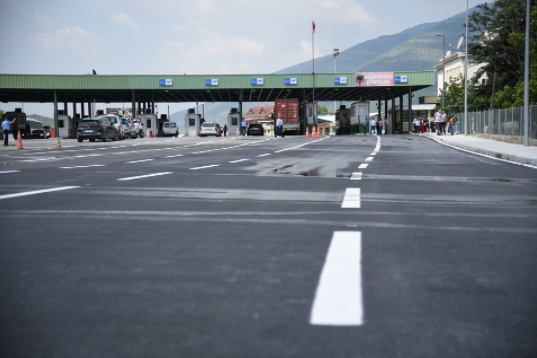 Shkurtohen pritjet në pikat kufitare