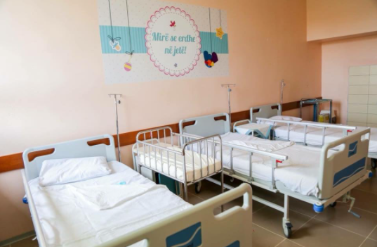1705 foshnje kanë lindur në Spitalin e Pejës në 2021, kaq meshkuj, e kaq femra