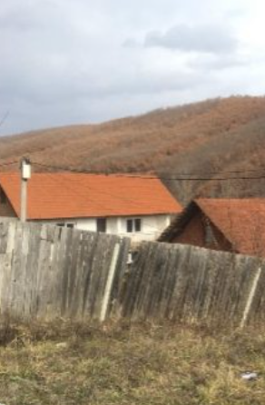 Detaje të reja për vrasjen në Llaushë, vëllai i të dyshuarit: S’e kemi ditë as që ka armë, kur erdha në shtëpi kunatën e gjeta të gjallë