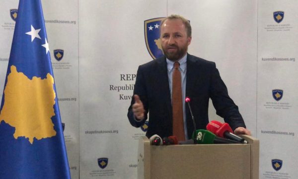 Tahiri i PDK-së kërkon shkarkimin e ministrit Rakiq