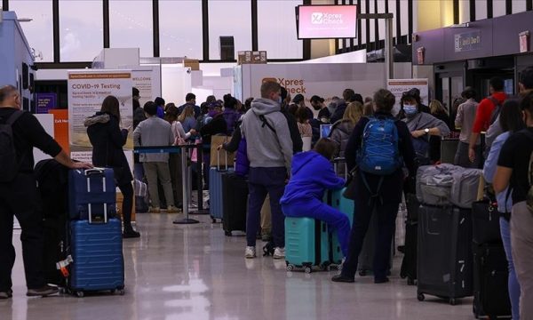 Mbi 3 mijë fluturime janë anuluar sot në botë për shkak të COVID-19