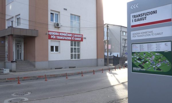 Trembëdhjetë persona dhuruan gjak veç mëngjesin e sotëm