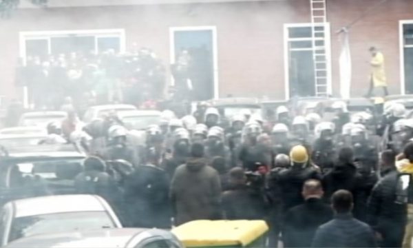 Dhuna në selinë blu/ DASH mesazh për amerikanët