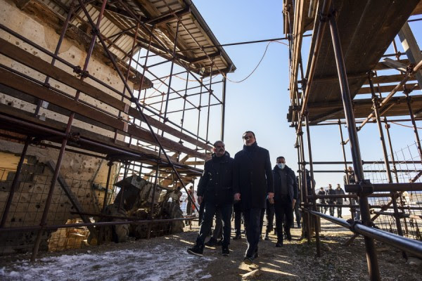 Kurti e Çeku vizitojnë Kompleksin “Adem Jashari”: Në çdo moment priten dëmtime