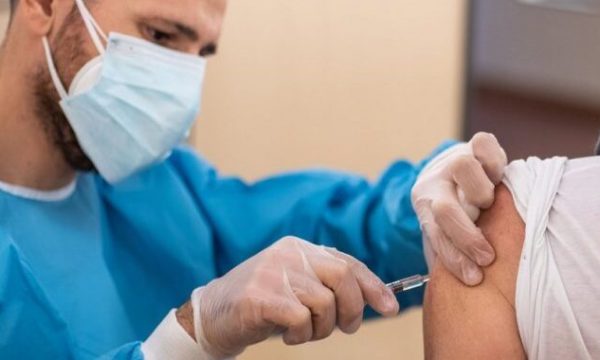 Kombinimi i vaksinimit dhe infeksionit rrit nivelin e antitrupave
