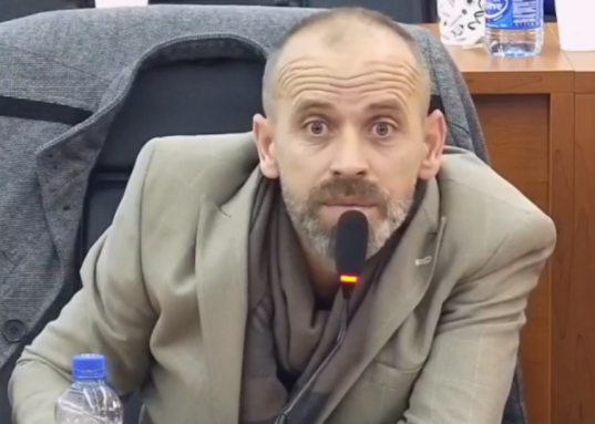 Dorëhiqet nga VV asamblisti në Shtime, e quan kryetarin gënjeshtar