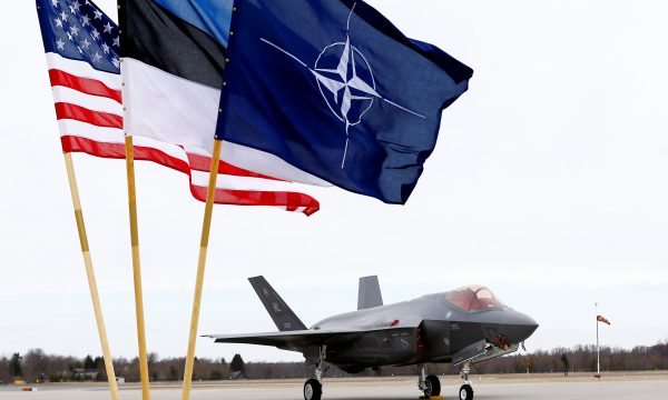 LAJMI I FUNDIT: NATO-ja i vë aeroplanët luftarakë në gjendje gatishmërie