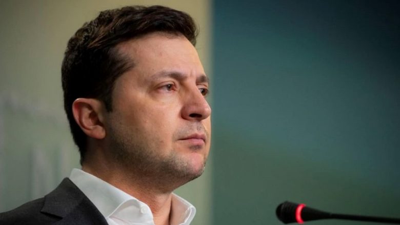 Zelensky: Rusia po bombardon ndërtesat kolektive ku ka civilë