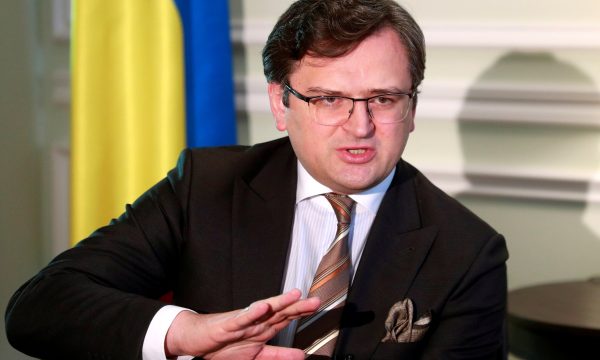 Diplomati ukrainas: SHBA-të po na ofrojnë armë të reja, kemi nevojë që bota të na ndihmojë