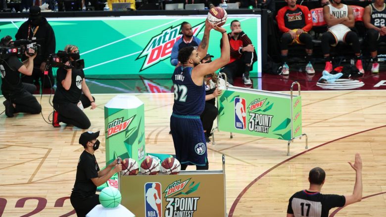Karl-Anthony Towns befason të gjithë, fiton garën për tri pikë në NBA All-Star
