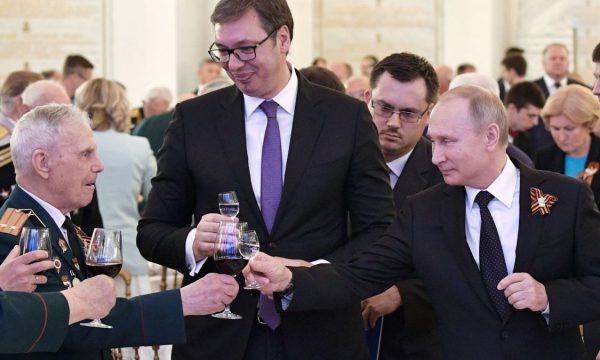 Diplomati gjerman me ironi: S’po e gjej askund, çfarë ka thënë Vuçiqi për luftën e Putinit