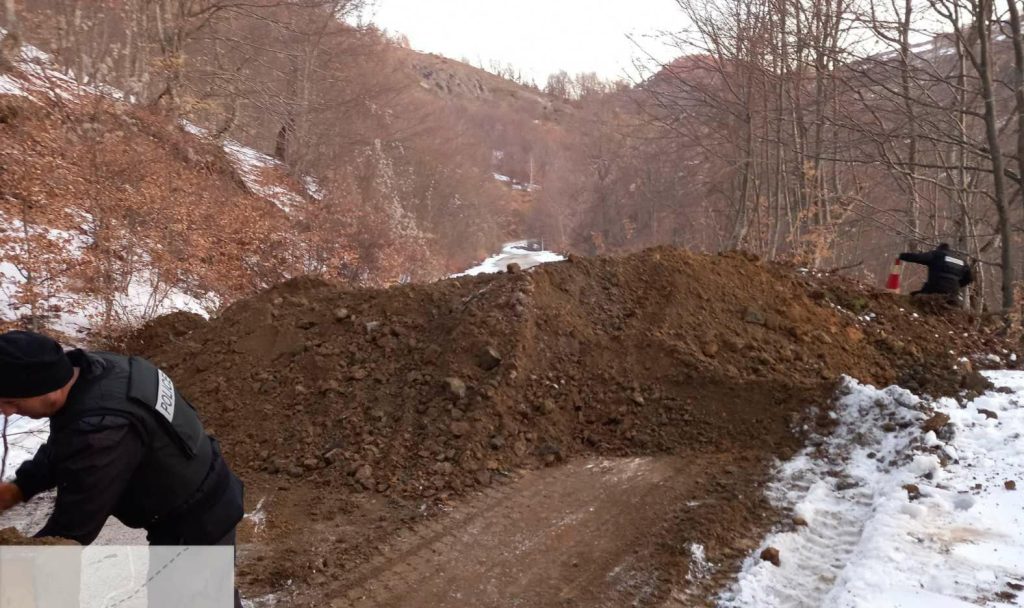 Sveçla përgëzon Policinë e Kosovës për luftimin e krimit në zonën kufitare me Serbinë dhe Maqedoninë e Veriut