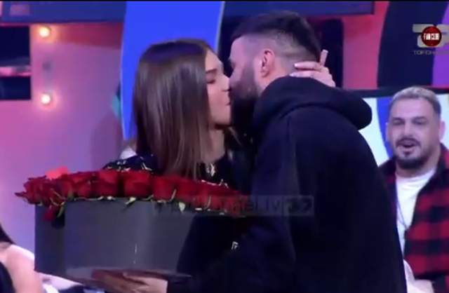 Emocione e puthje, Sarah dhe Dj PM rrëfejnë të rejat e lidhjes së tyre jashtë “BB VIP