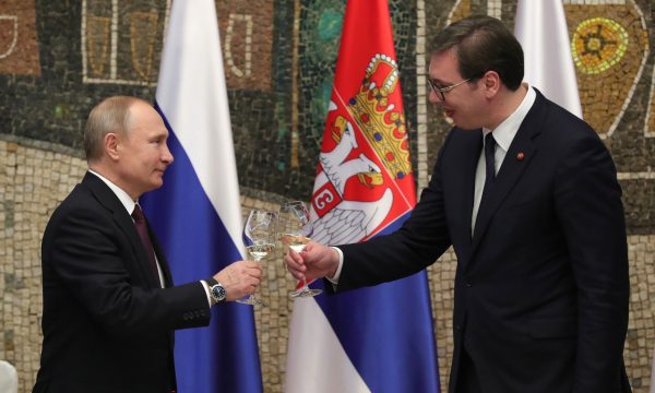 Ish-ministri gjerman – Vuçiqit: Fol, trego qëndrimin e Serbisë për luftën e Putinit