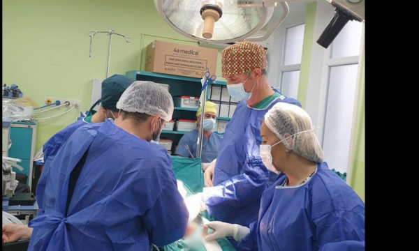 Në Klinikën e Kirurgjisë Abdominale kryhet me sukses një operacion i rrallë te një 21 vjeçare