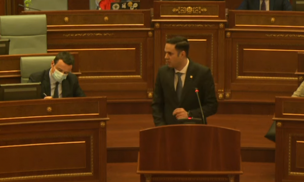 Përplasje për ekonominë – kryeministri thotë se qytetarët po paguajnë me dëshirë më shumë tatime, Abdixhiku kërkon pako për t’i mbështetur