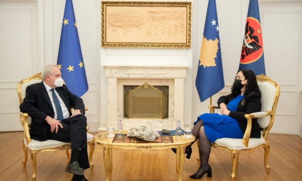 Osmani në takim me zv.presidentin e Parlamentit Evropian, rithekson qëndrimin se Kosova është në krah të Ukrainës