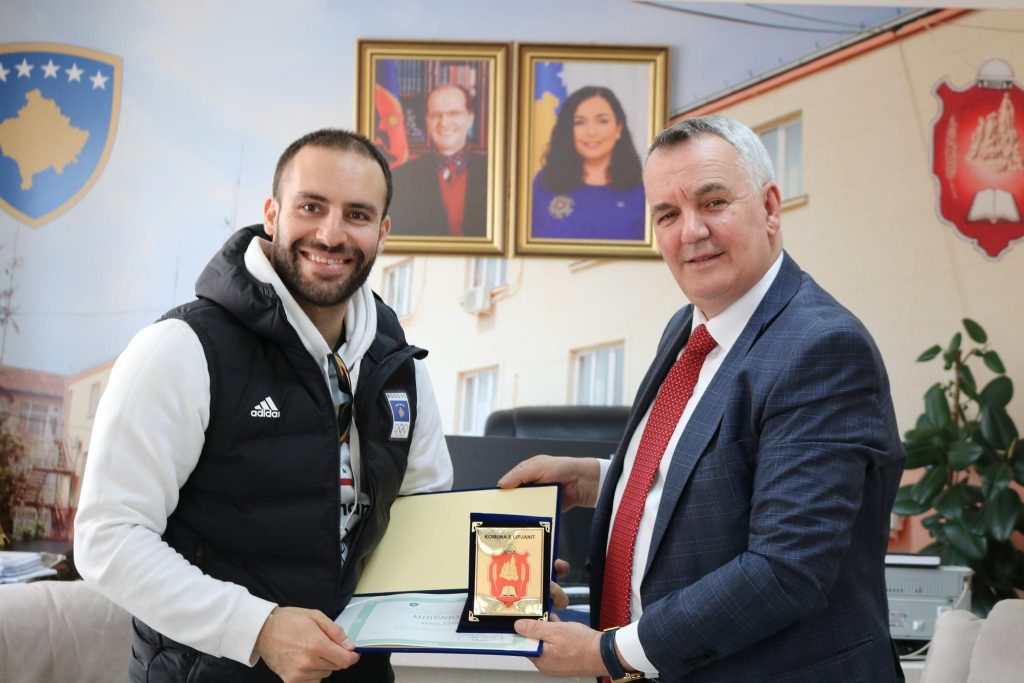 Skitari Albin Tahiri nderohet me mirënjohje nga Kryetari Imri Ahmeti