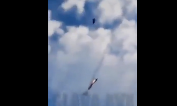 Spektakël në ajër: MiG-29 ukrainas shkatërron aeroplanin rus