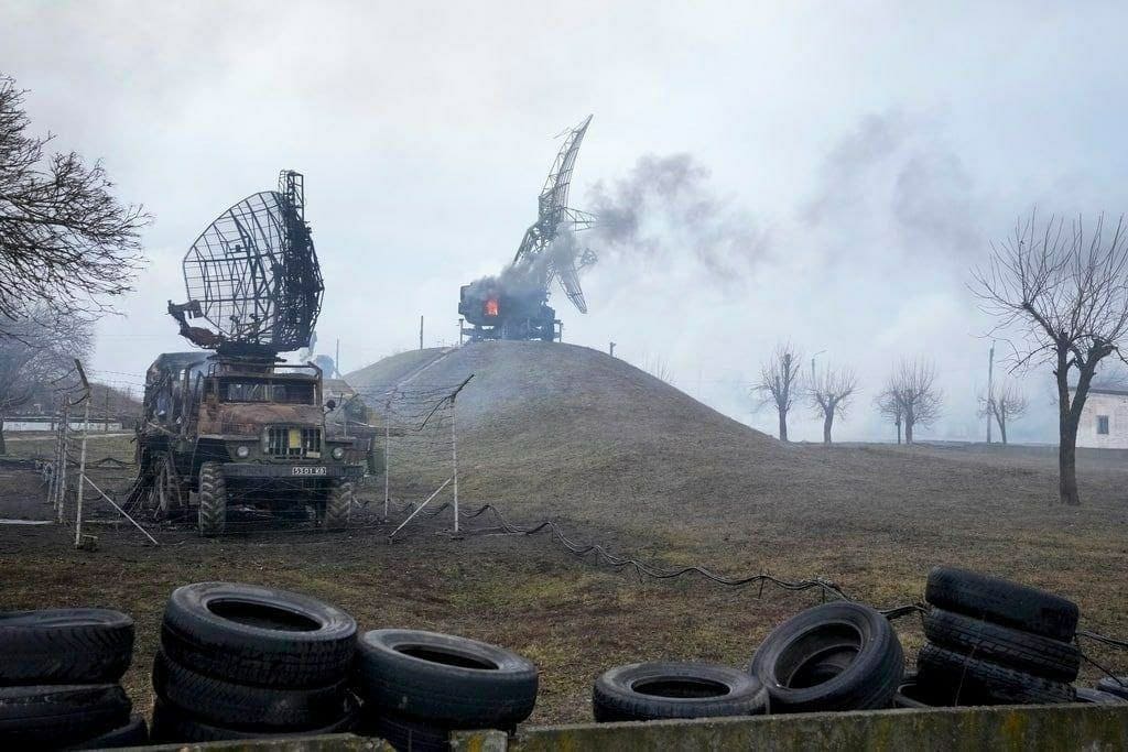 Rrëzohet helikopteri ukrainas me 14 udhëtarë