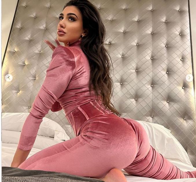 Melinda “alarmon” fansat me këmbë përpjetë